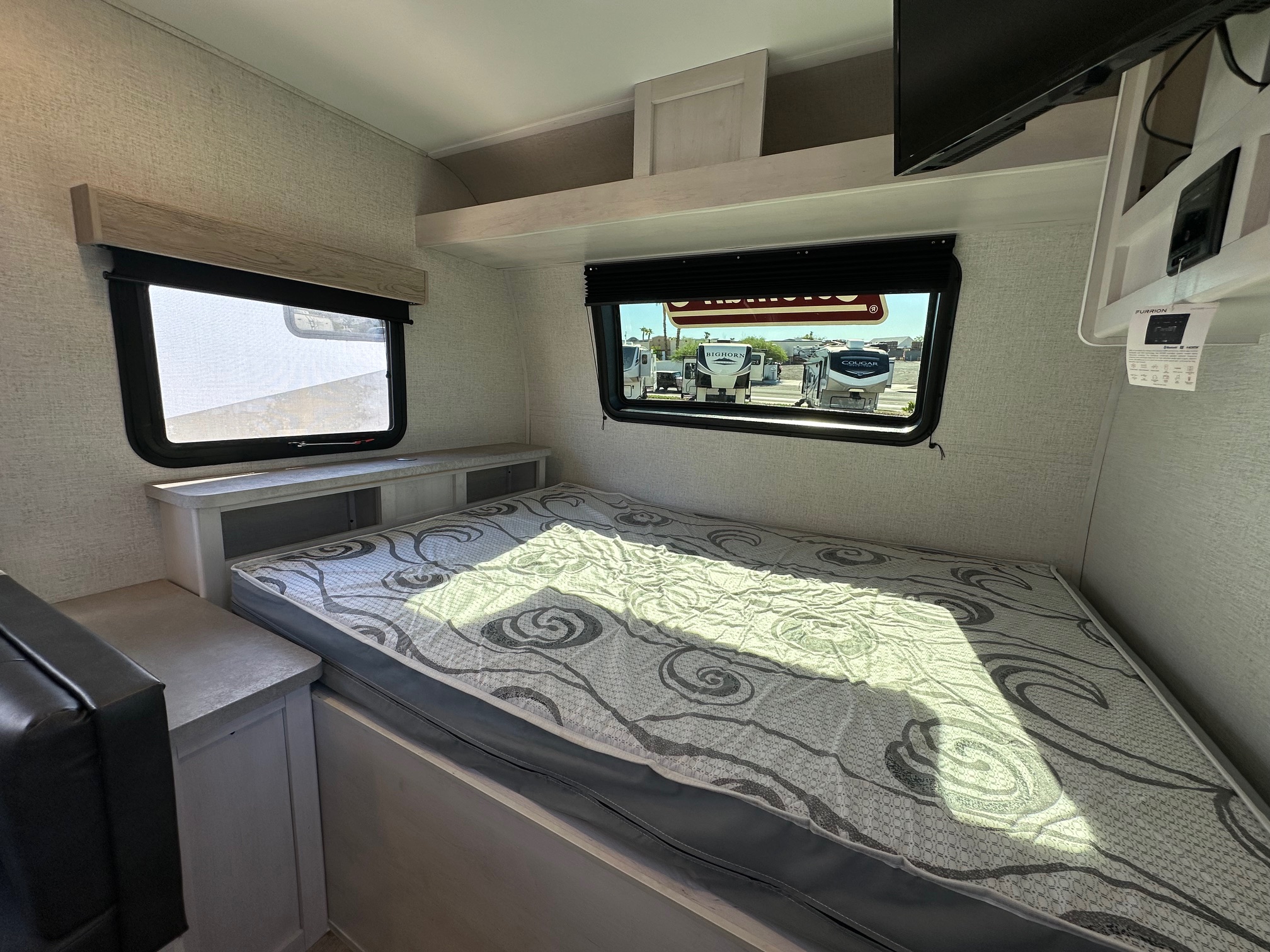 2021 Coleman by Dutchmen Rubicon 1628BH travel trailer – Excellent Condition!