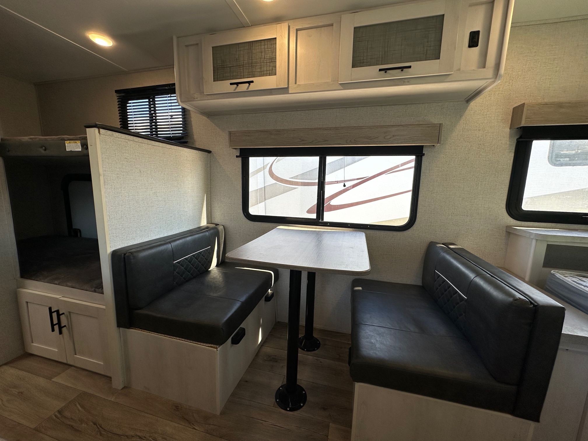 2021 Coleman by Dutchmen Rubicon 1628BH travel trailer – Excellent Condition!