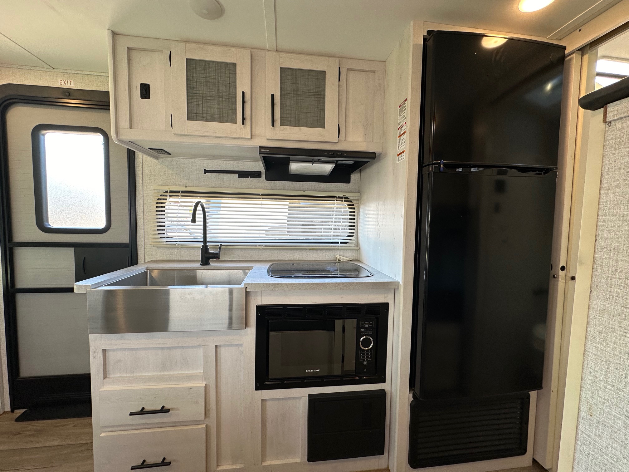 2021 Coleman by Dutchmen Rubicon 1628BH travel trailer – Excellent Condition!