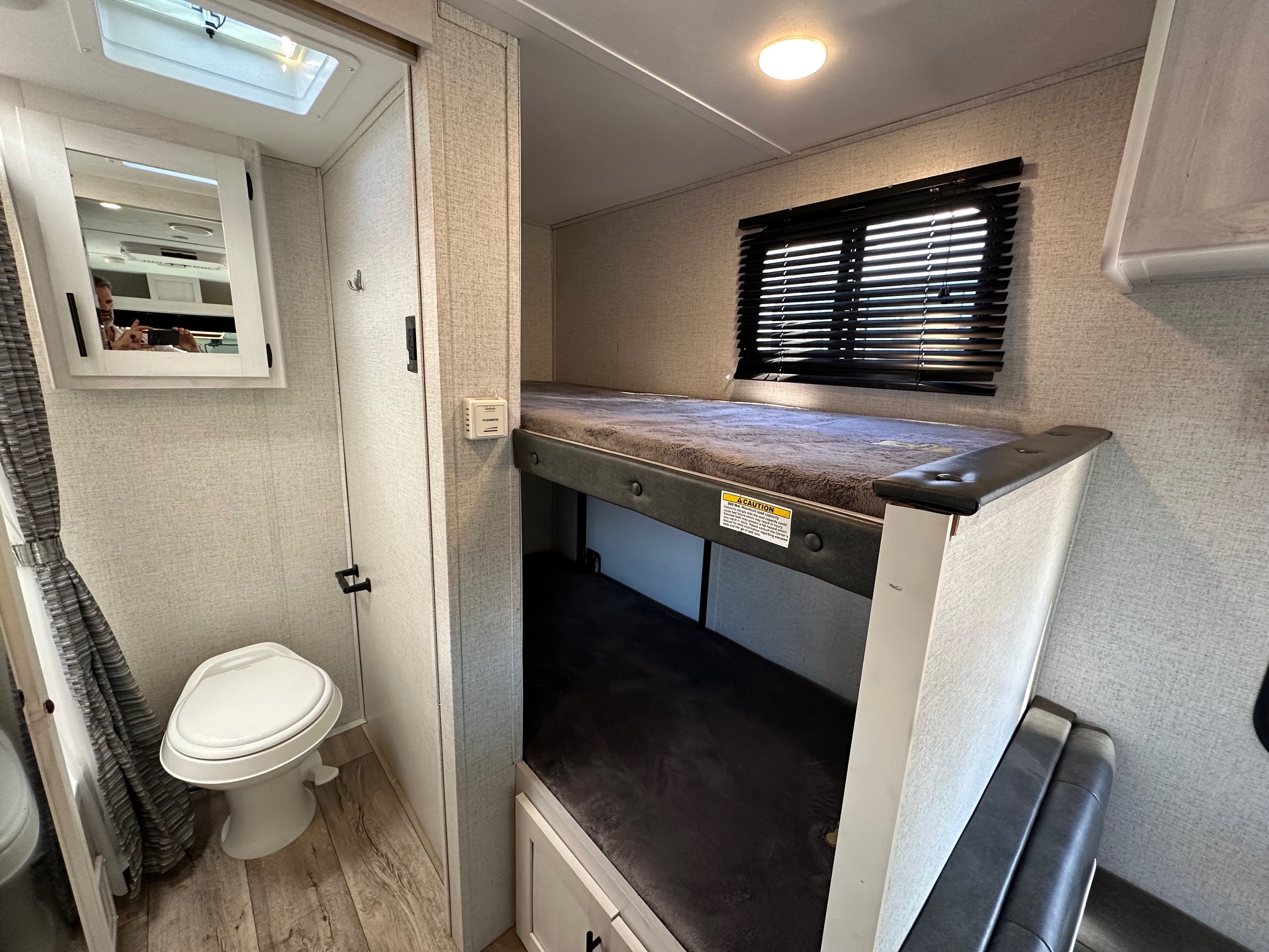 2021 Coleman by Dutchmen Rubicon 1628BH travel trailer – Excellent Condition!