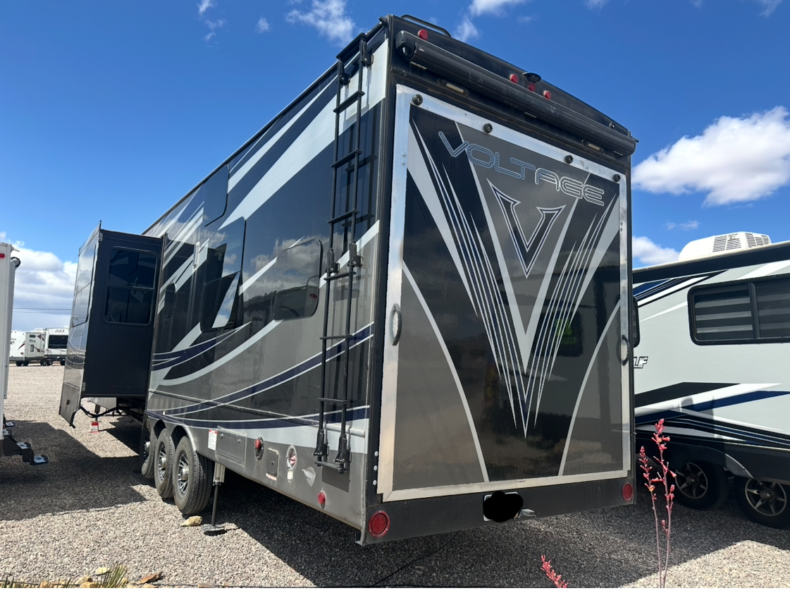 2019 Dutchmen Voltage 4185 toy hauler 5th wheel