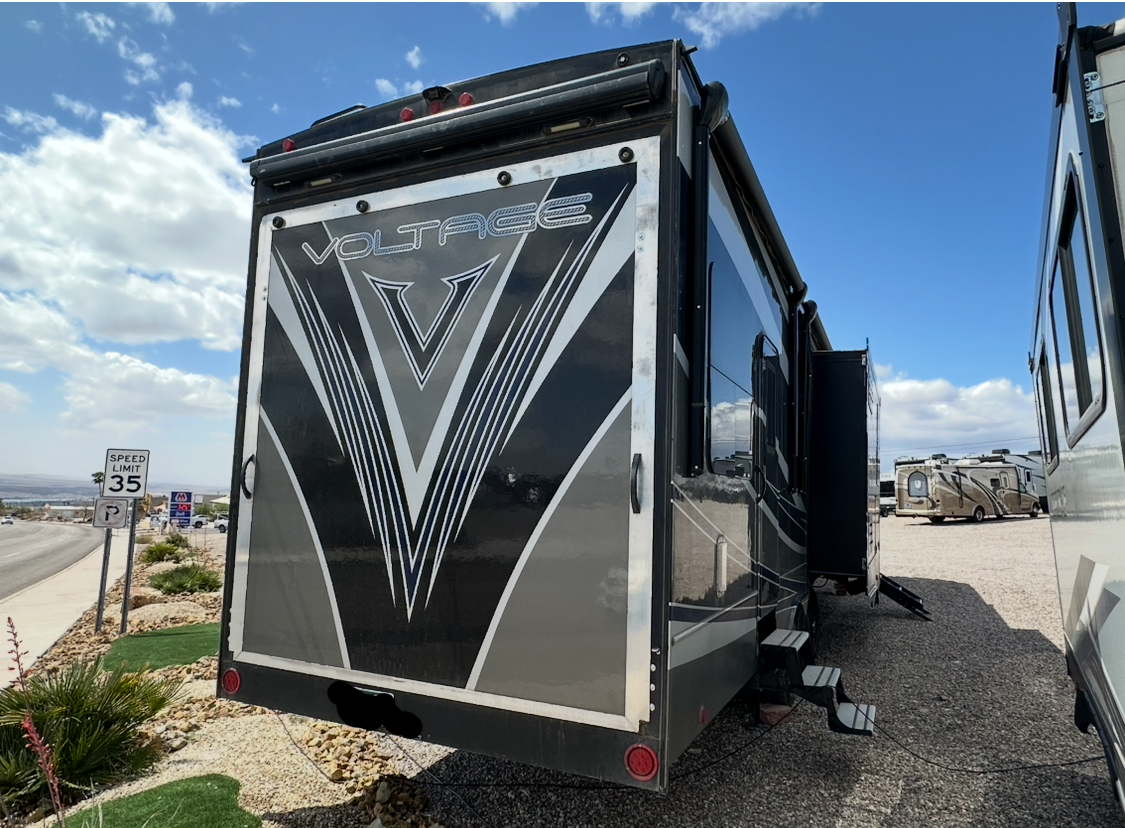 2019 Dutchmen Voltage 4185 toy hauler 5th wheel