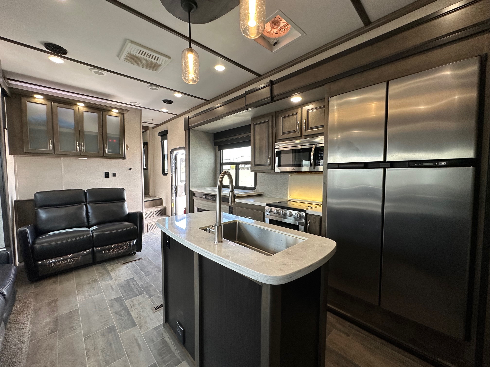 2019 Dutchmen Voltage 4185 toy hauler 5th wheel