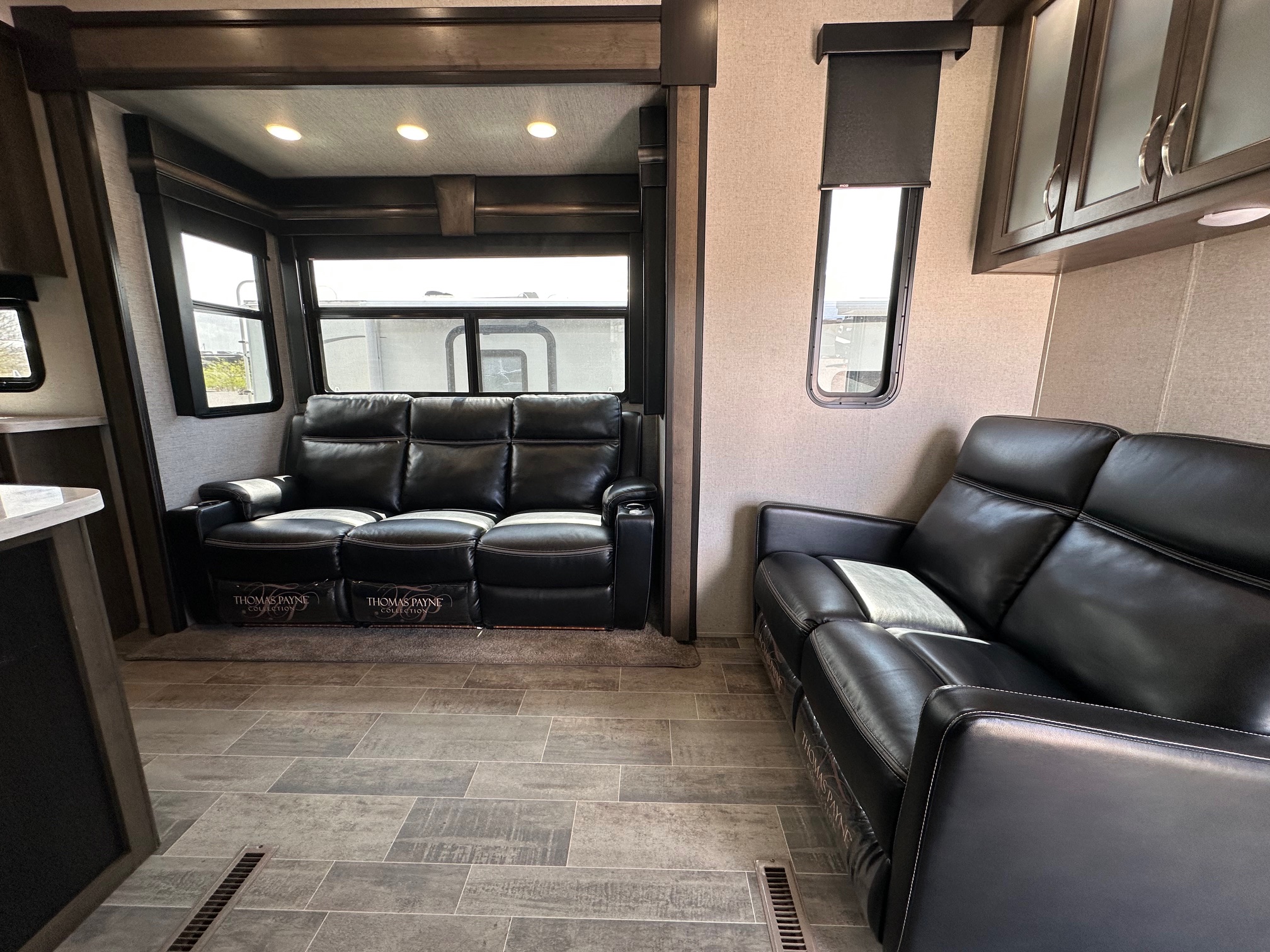2019 Dutchmen Voltage 4185 toy hauler 5th wheel