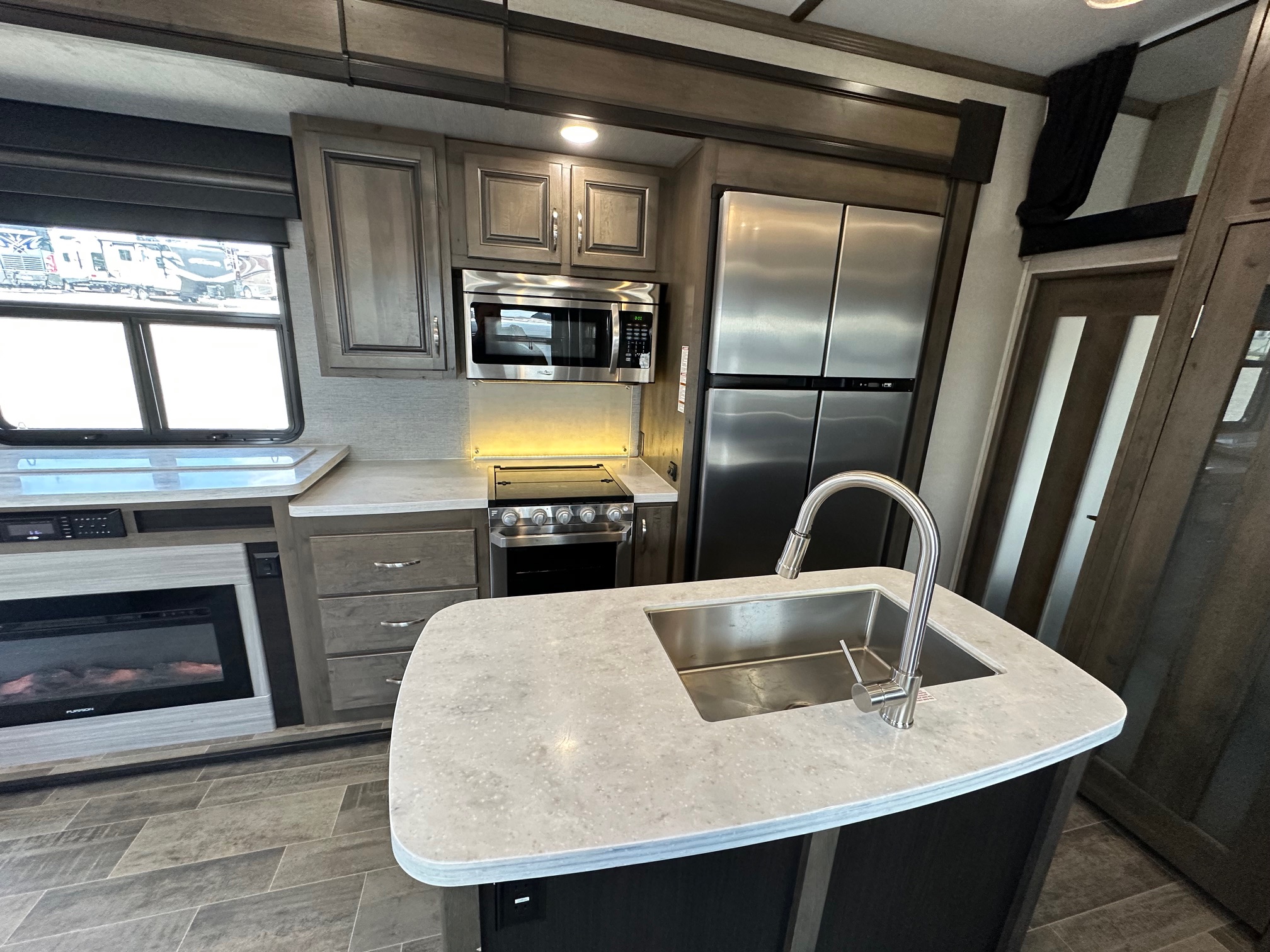 2019 Dutchmen Voltage 4185 toy hauler 5th wheel