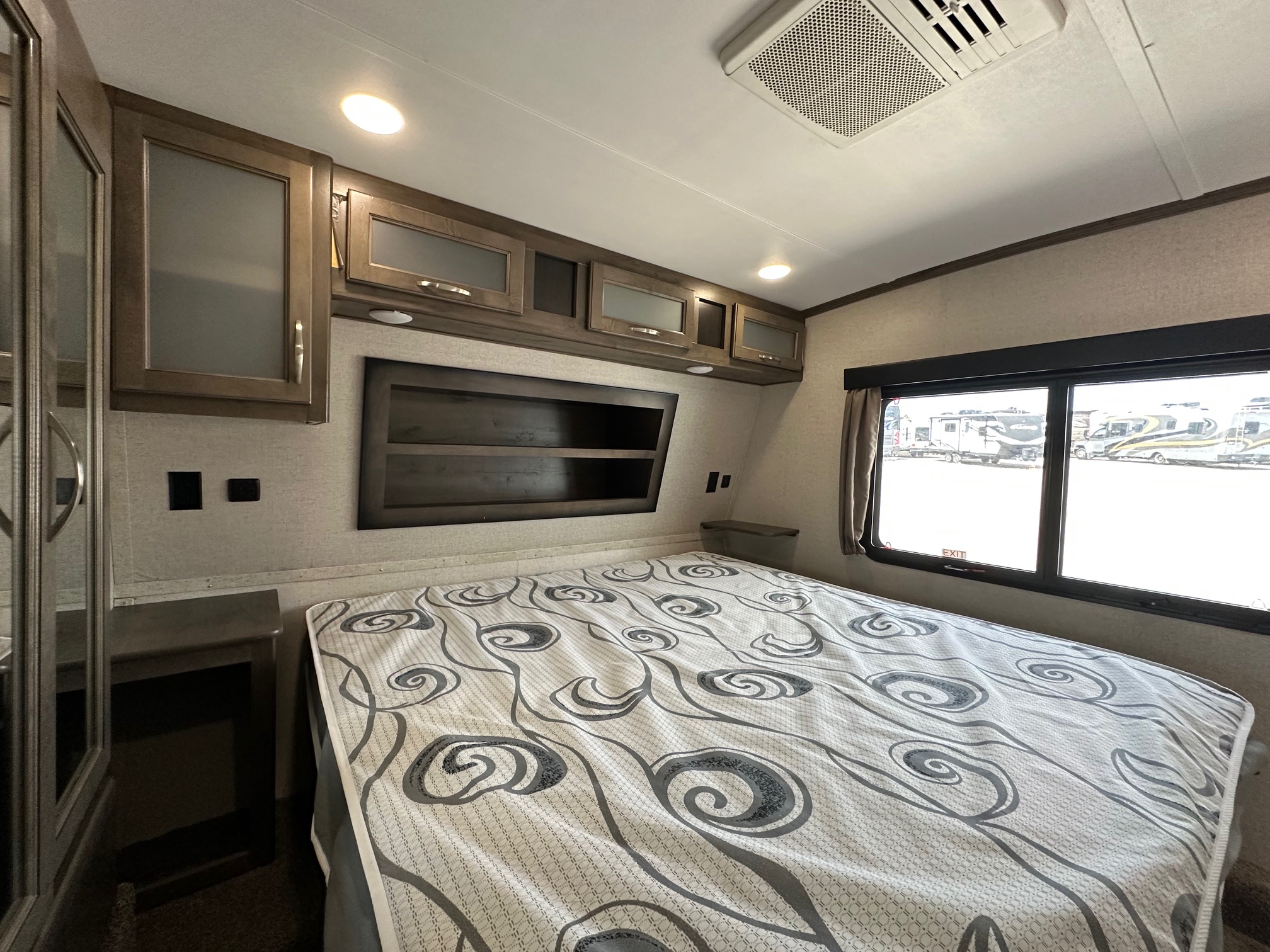 2019 Dutchmen Voltage 4185 toy hauler 5th wheel