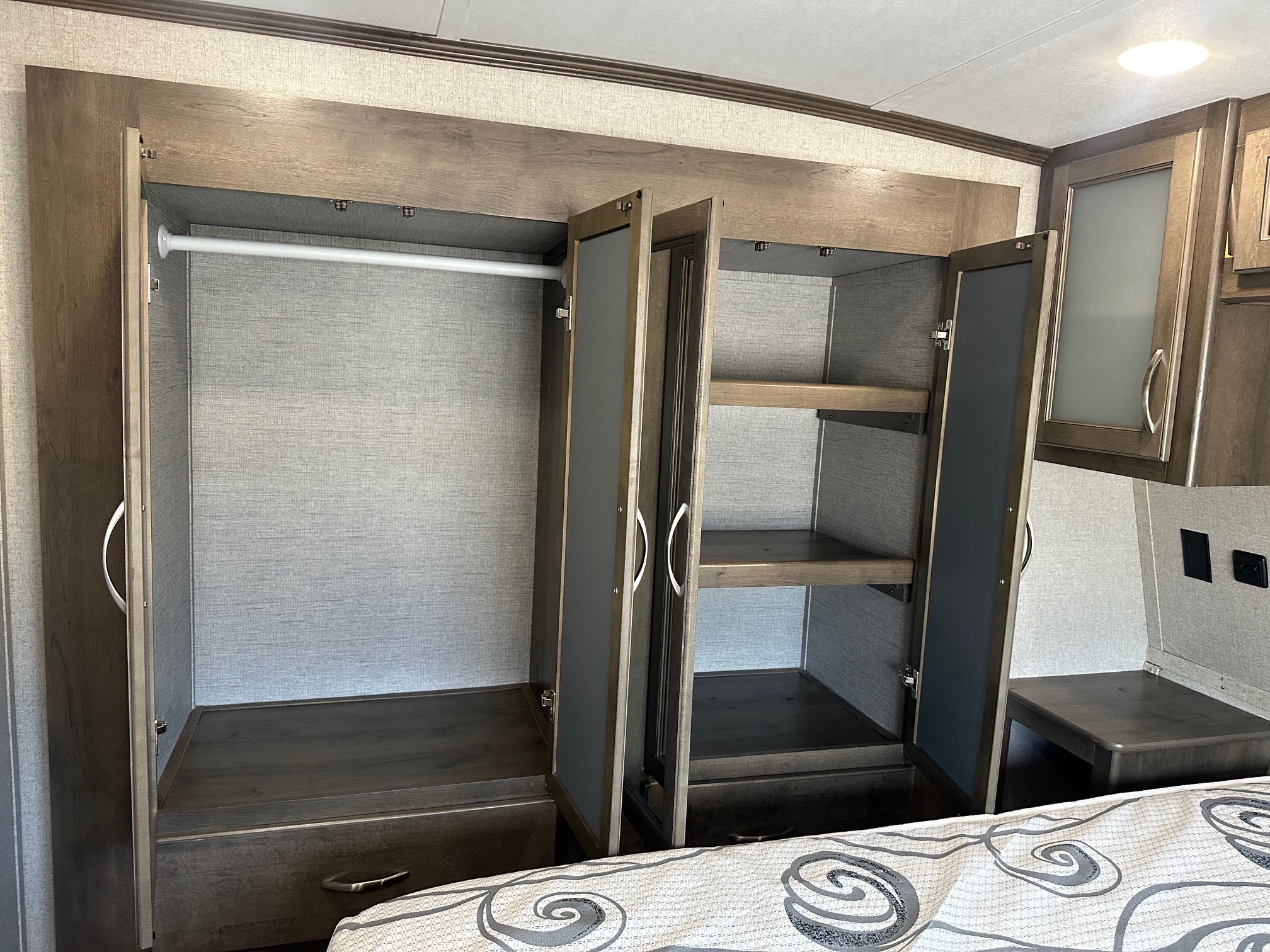 2019 Dutchmen Voltage 4185 toy hauler 5th wheel