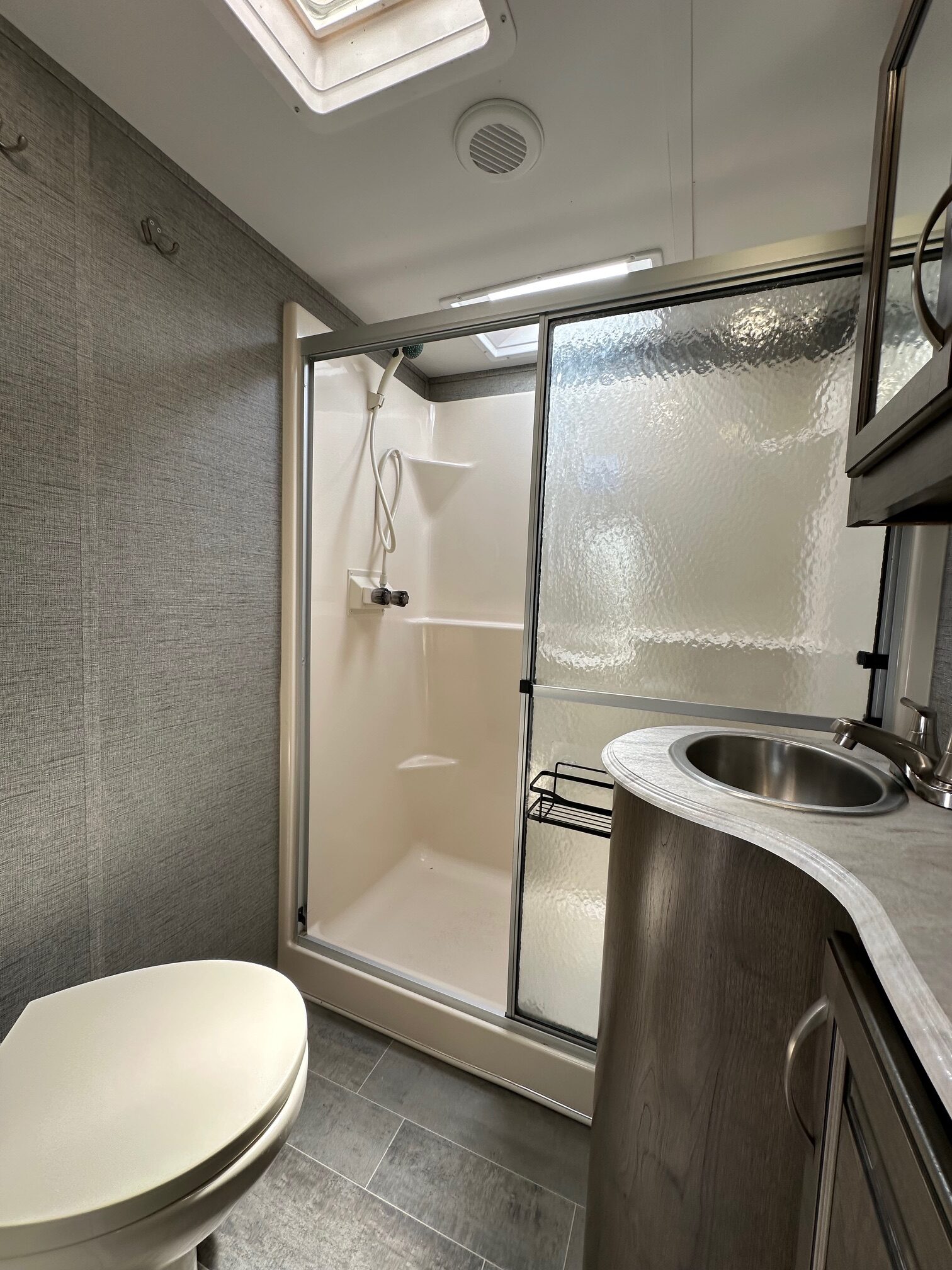 2019 Dutchmen Voltage 4185 toy hauler 5th wheel