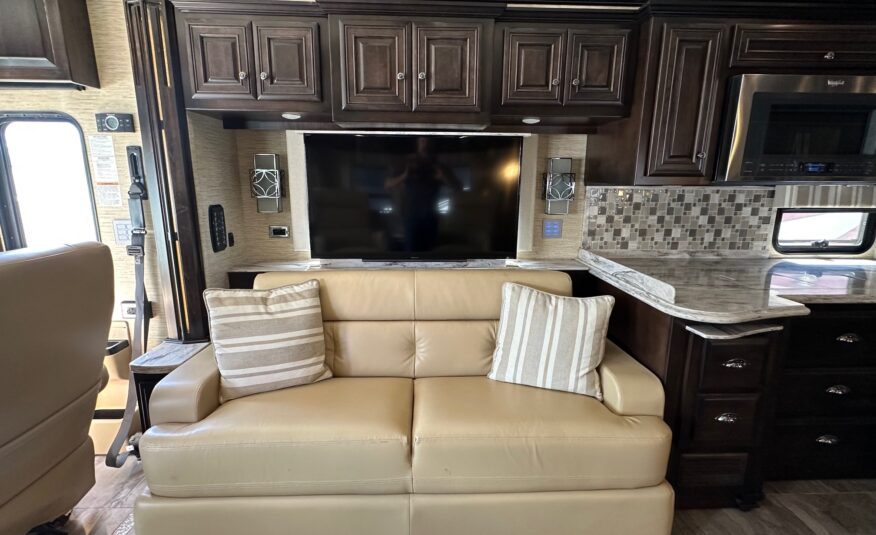 2017 Newmar Dutchstar 4018 Class A Diesel Pusher Motorhome – 1 1/2 bathrooms!