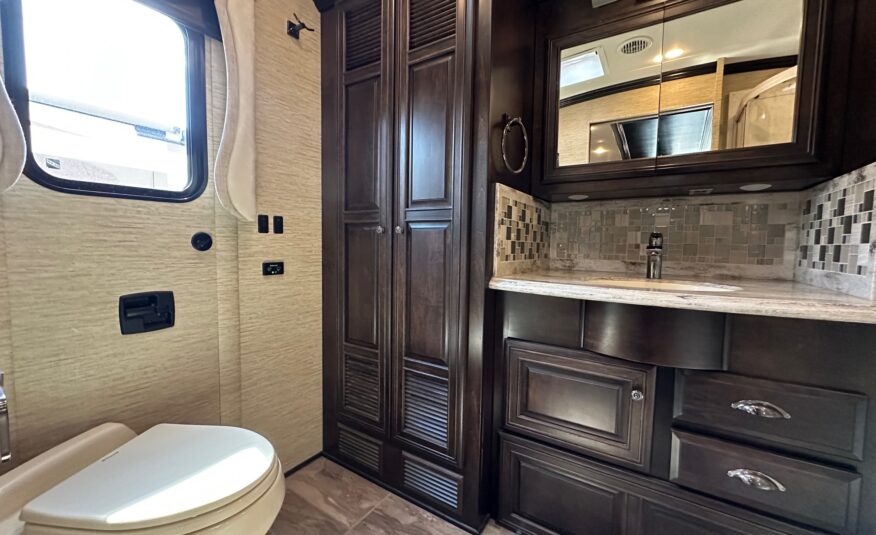 2017 Newmar Dutchstar 4018 Class A Diesel Pusher Motorhome – 1 1/2 bathrooms!