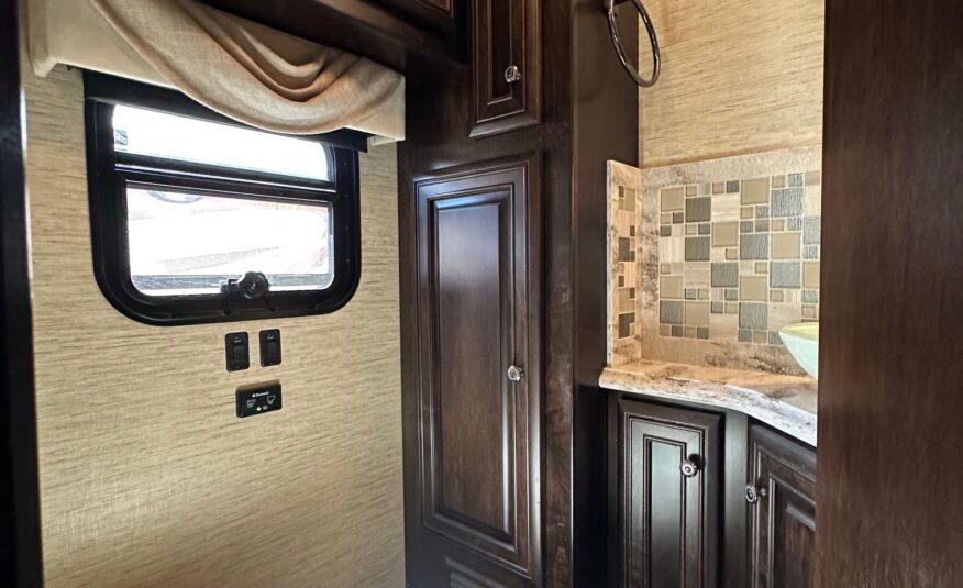 2017 Newmar Dutchstar 4018 Class A Diesel Pusher Motorhome – 1 1/2 bathrooms!