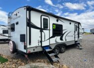 2021 Keystone Cougar 24SABWE travel trailer with solar!