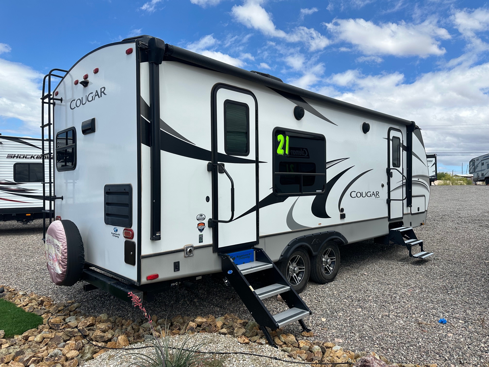 2021 Keystone Cougar 24SABWE travel trailer with solar!