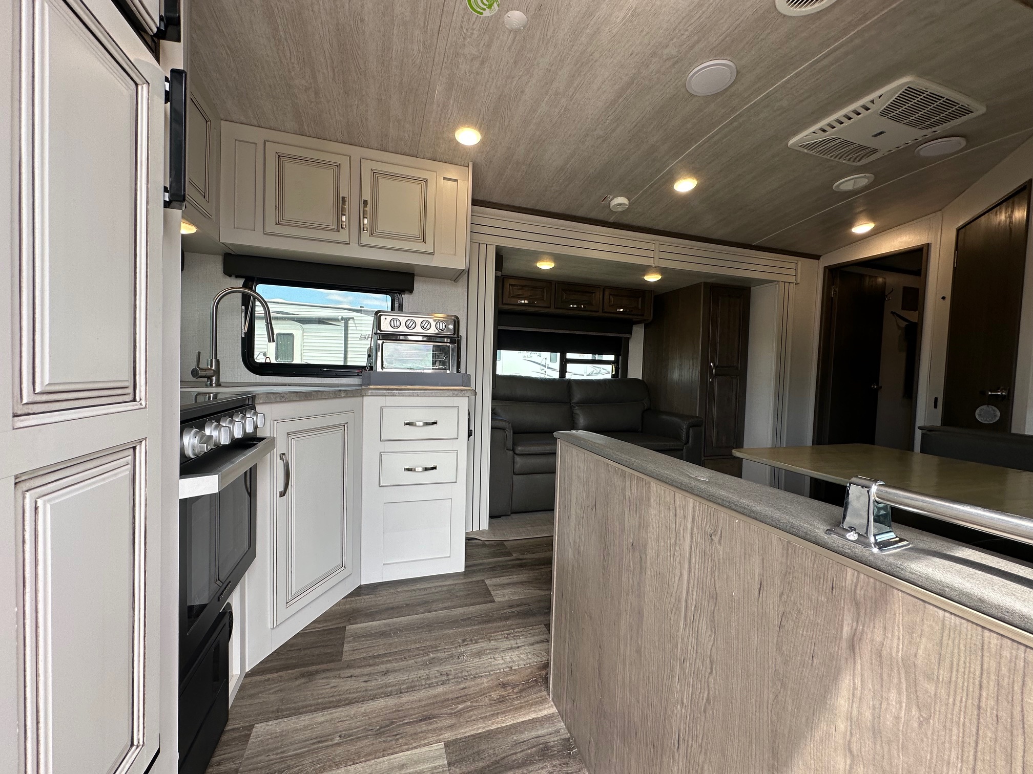 2021 Keystone Cougar 24SABWE travel trailer with solar!