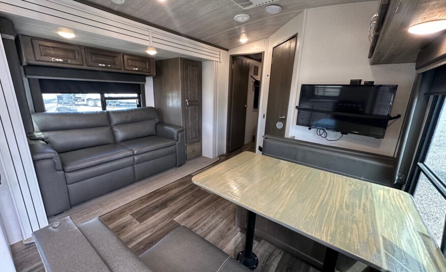 2021 Keystone Cougar 24SABWE travel trailer with solar!