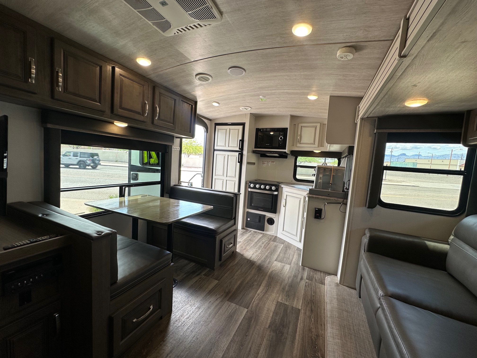 2021 Keystone Cougar 24SABWE travel trailer with solar!