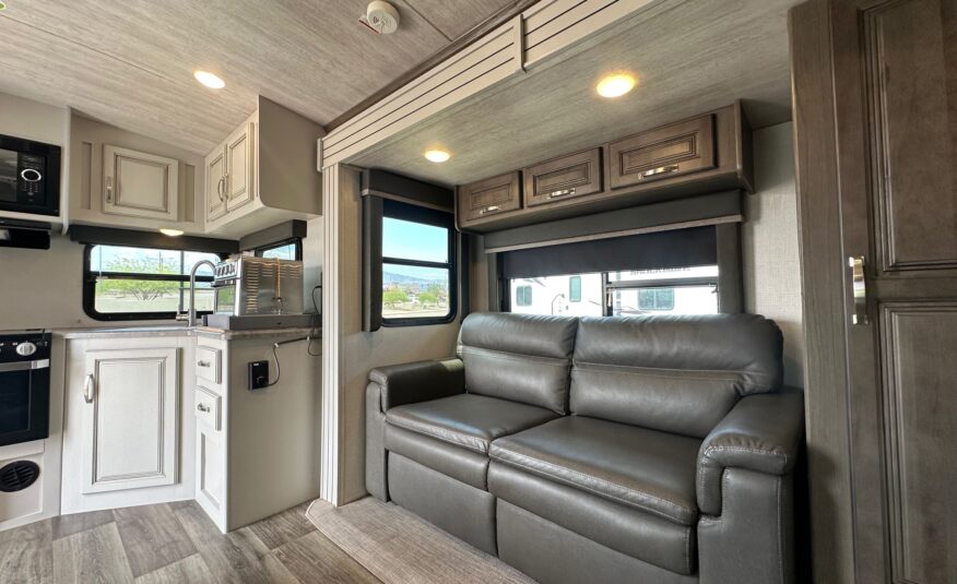 2021 Keystone Cougar 24SABWE travel trailer with solar!