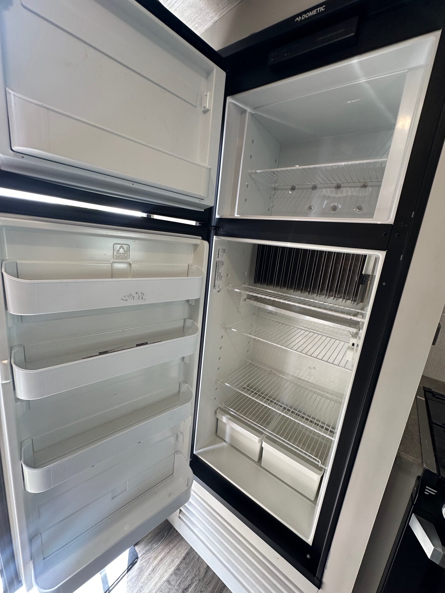 2021 Keystone Cougar 24SABWE travel trailer with solar!