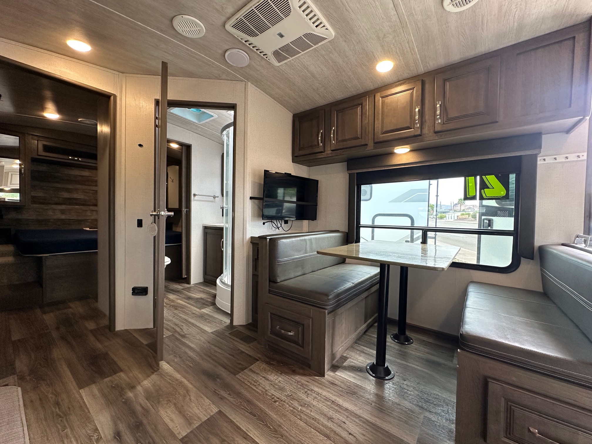 2021 Keystone Cougar 24SABWE travel trailer with solar!