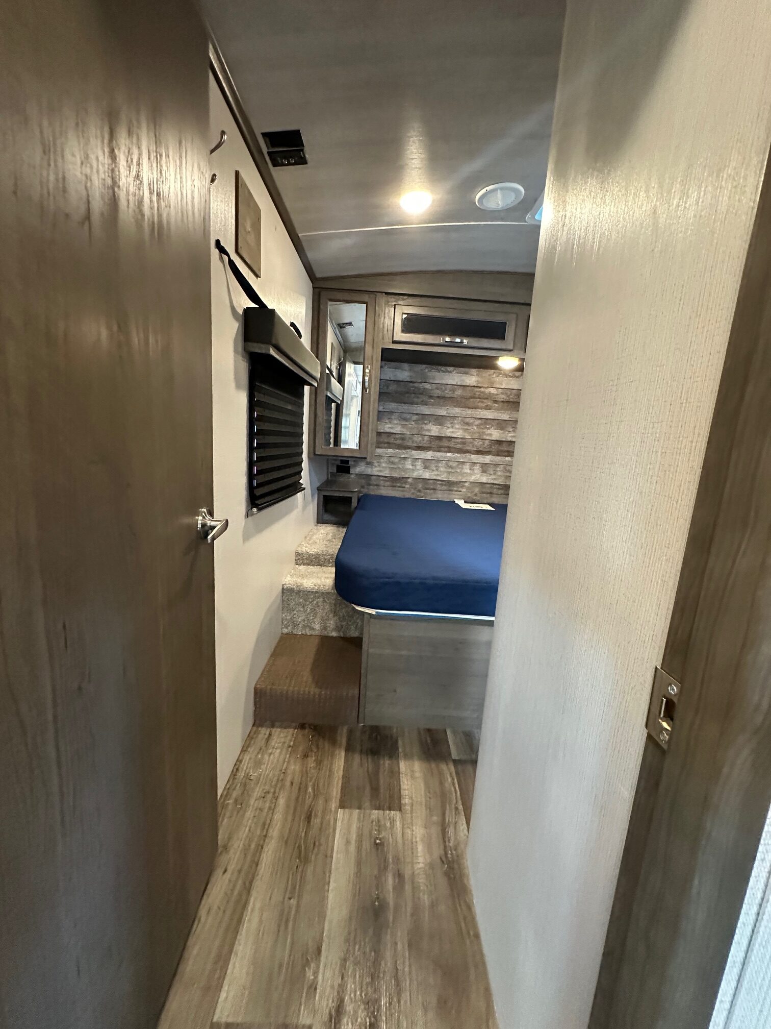 2021 Keystone Cougar 24SABWE travel trailer with solar!