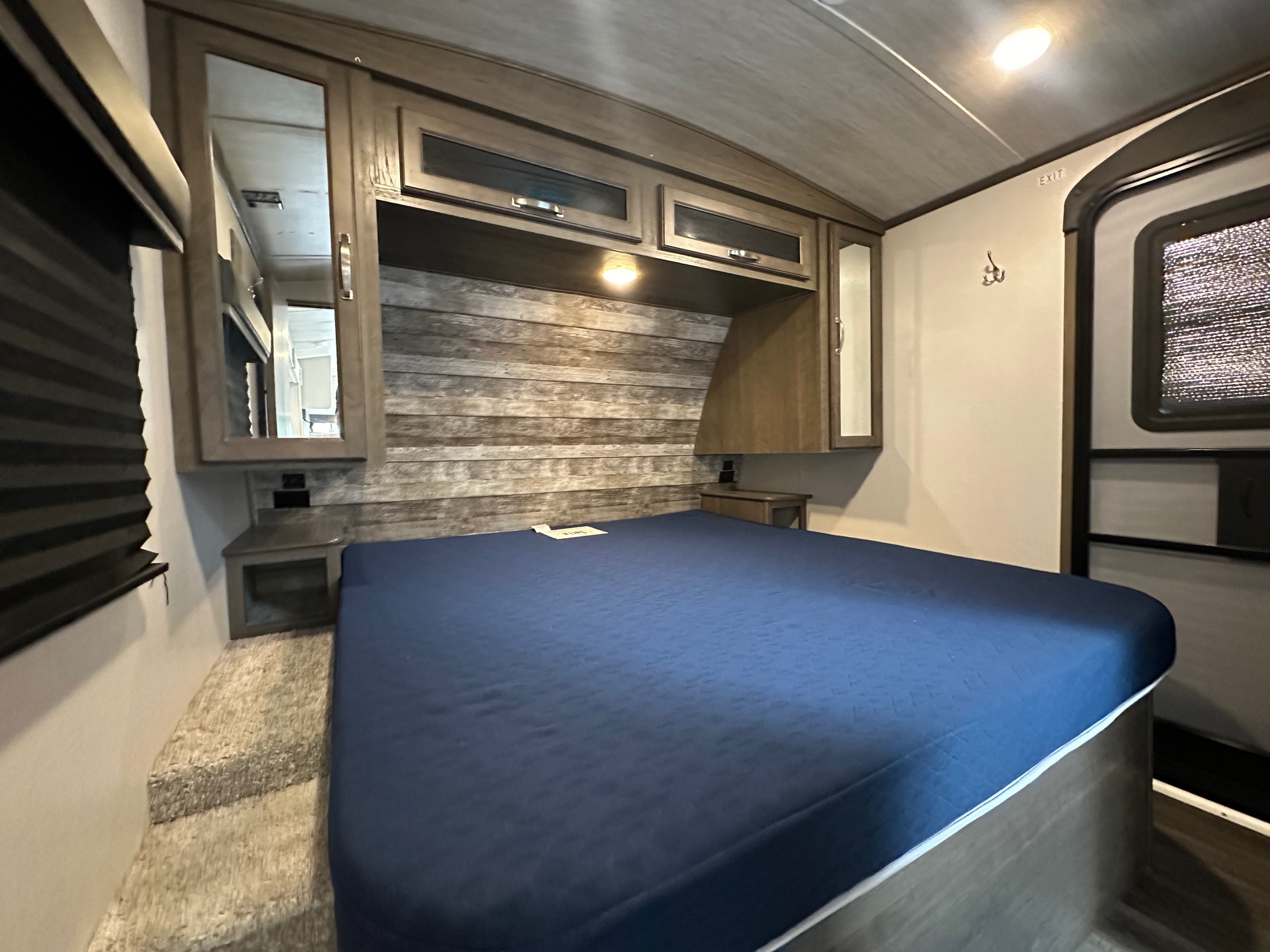 2021 Keystone Cougar 24SABWE travel trailer with solar!