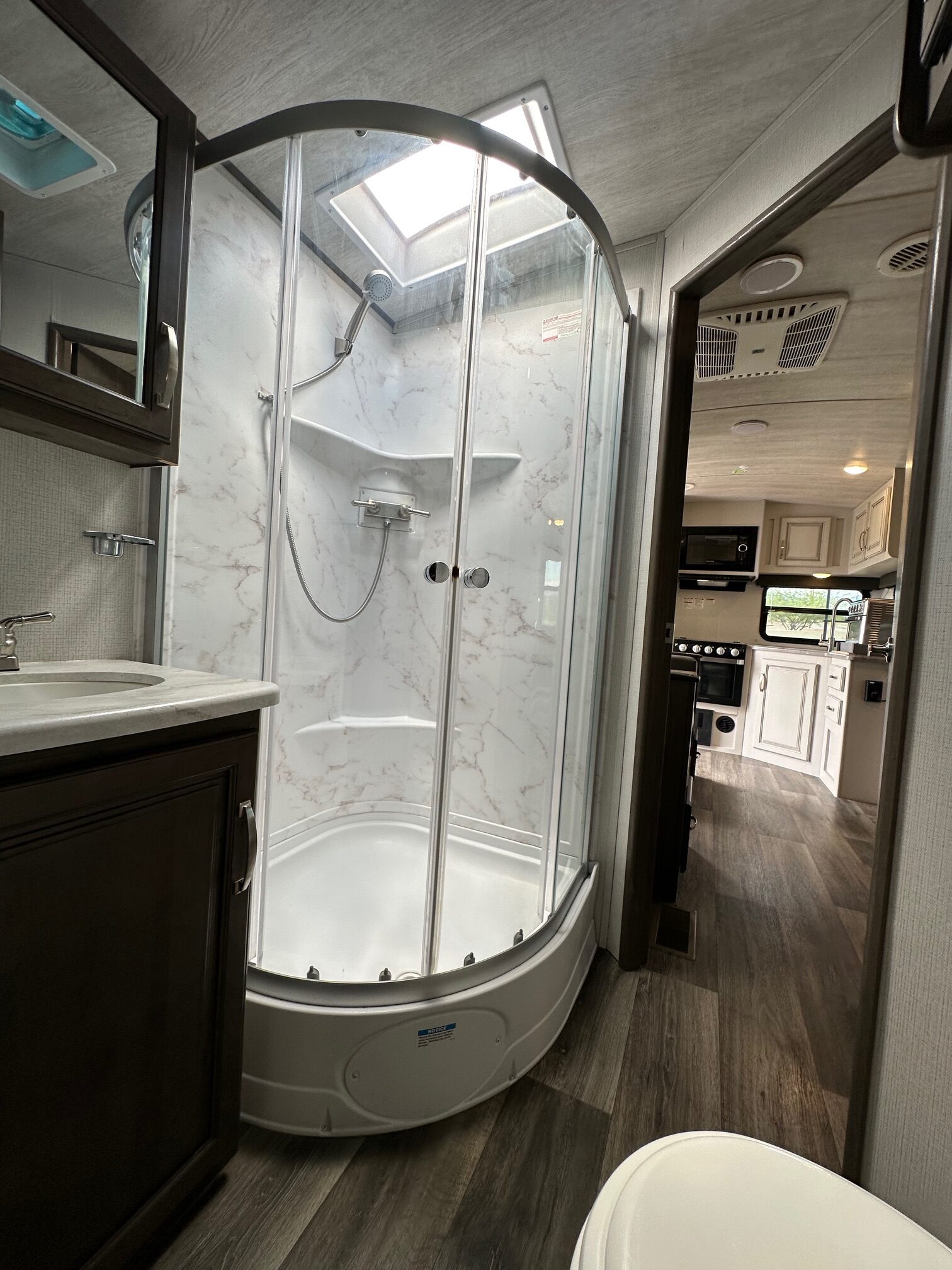 2021 Keystone Cougar 24SABWE travel trailer with solar!