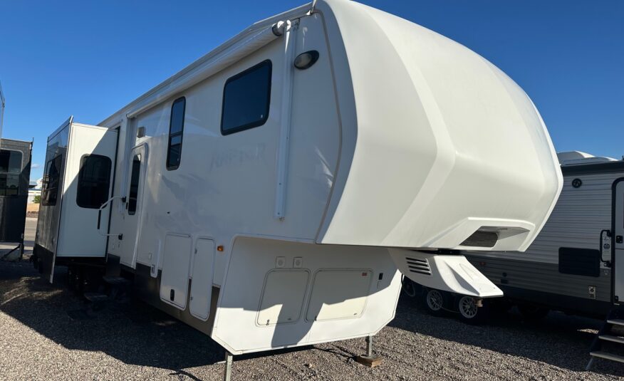 2012 Keystone Raptor RP395LEV Toy Hauler 5th wheel – 1 1/2 bathrooms!