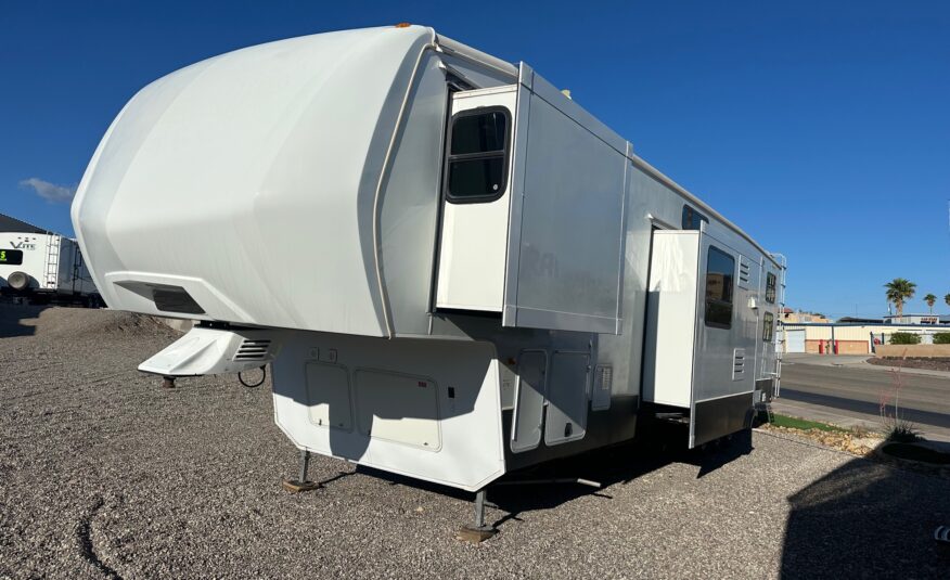 2012 Keystone Raptor RP395LEV Toy Hauler 5th wheel – 1 1/2 bathrooms!