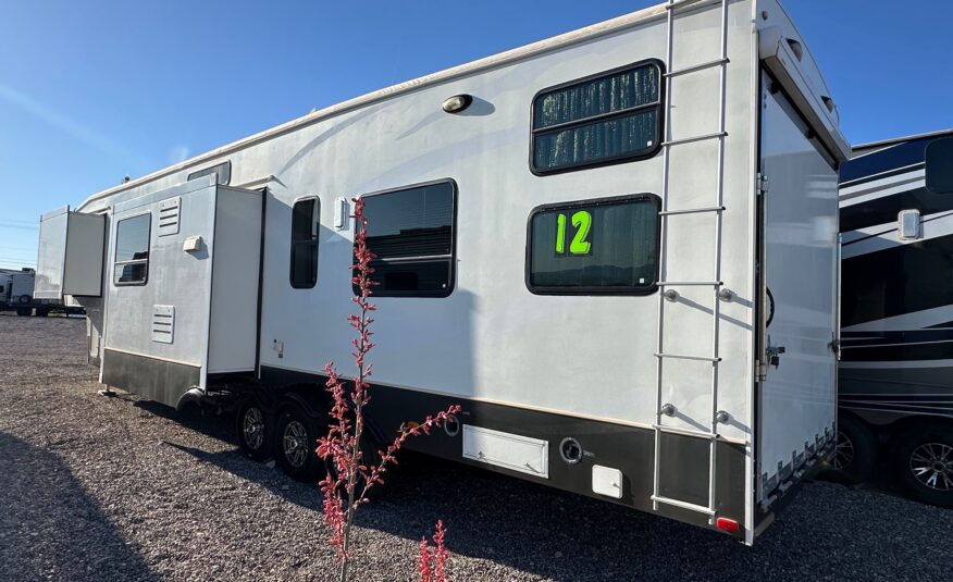 2012 Keystone Raptor RP395LEV Toy Hauler 5th wheel – 1 1/2 bathrooms!