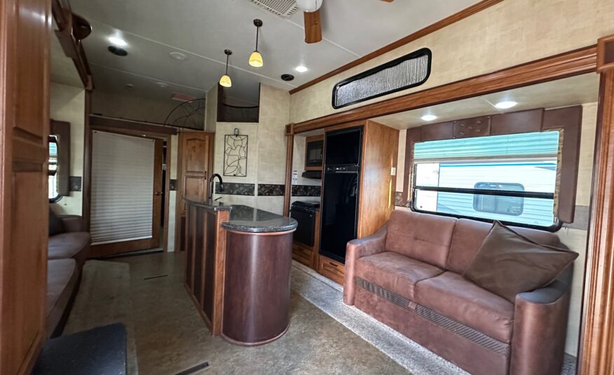 2012 Keystone Raptor RP395LEV Toy Hauler 5th wheel – 1 1/2 bathrooms!