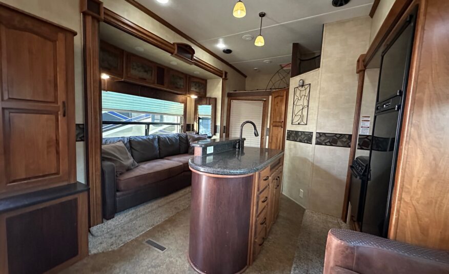 2012 Keystone Raptor RP395LEV Toy Hauler 5th wheel – 1 1/2 bathrooms!