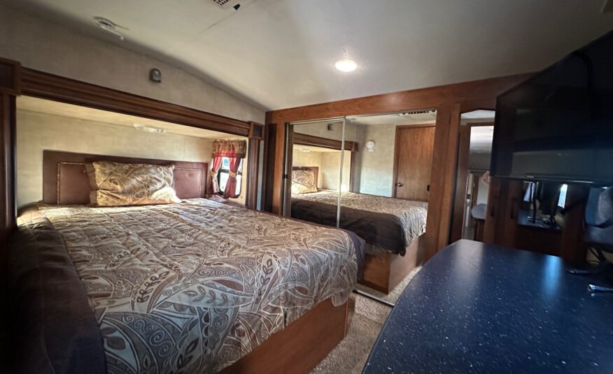 2012 Keystone Raptor RP395LEV Toy Hauler 5th wheel – 1 1/2 bathrooms!