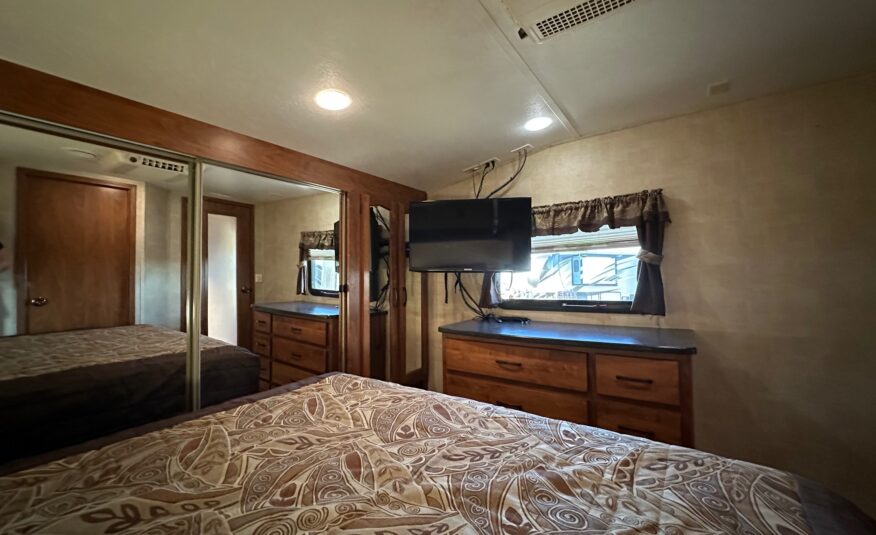 2012 Keystone Raptor RP395LEV Toy Hauler 5th wheel – 1 1/2 bathrooms!