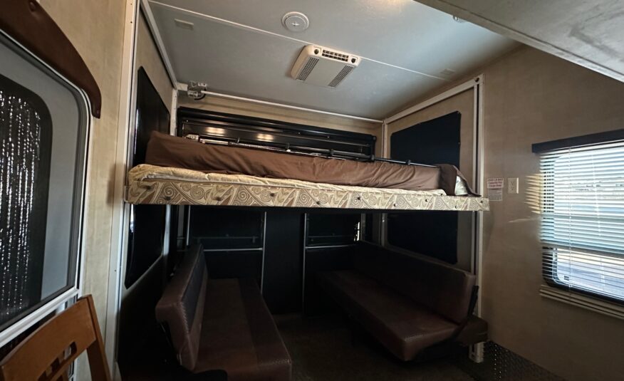 2012 Keystone Raptor RP395LEV Toy Hauler 5th wheel – 1 1/2 bathrooms!