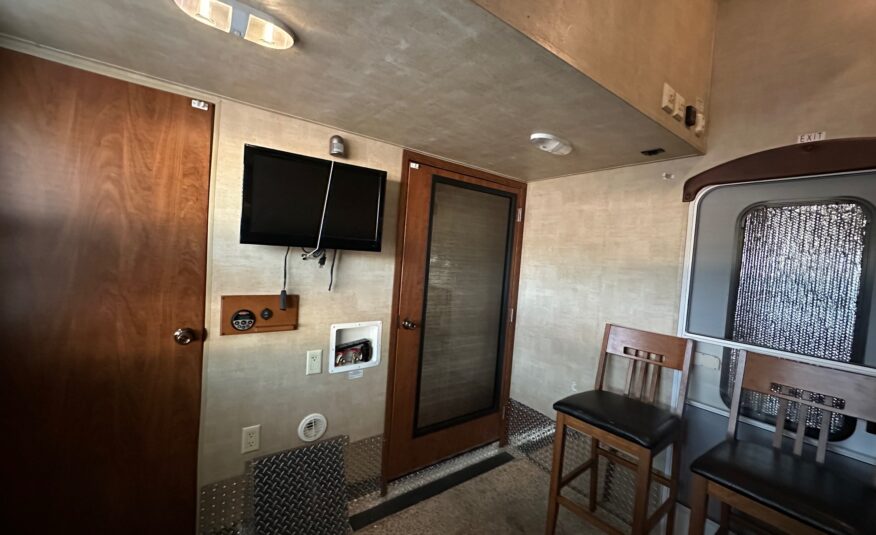 2012 Keystone Raptor RP395LEV Toy Hauler 5th wheel – 1 1/2 bathrooms!