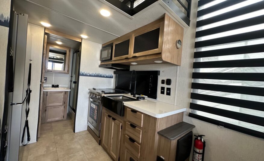 2024 Cherokee by Forest River Timberwolf 16ML Mini loft travel trailer – Like New!