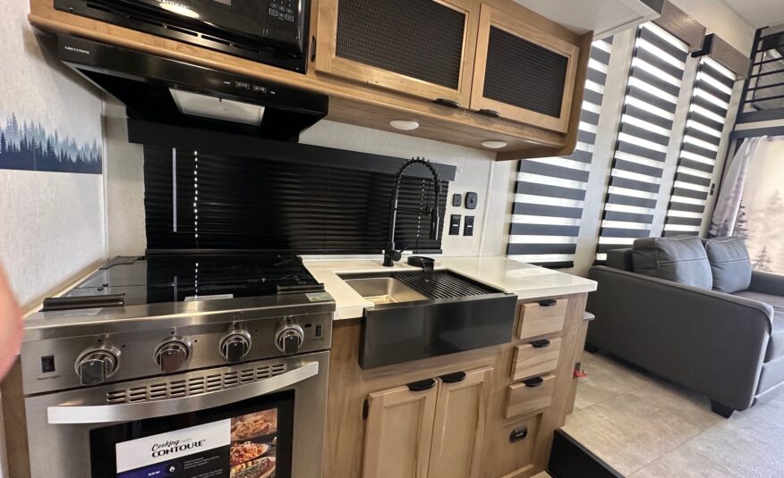 2024 Cherokee by Forest River Timberwolf 16ML Mini loft travel trailer – Like New!