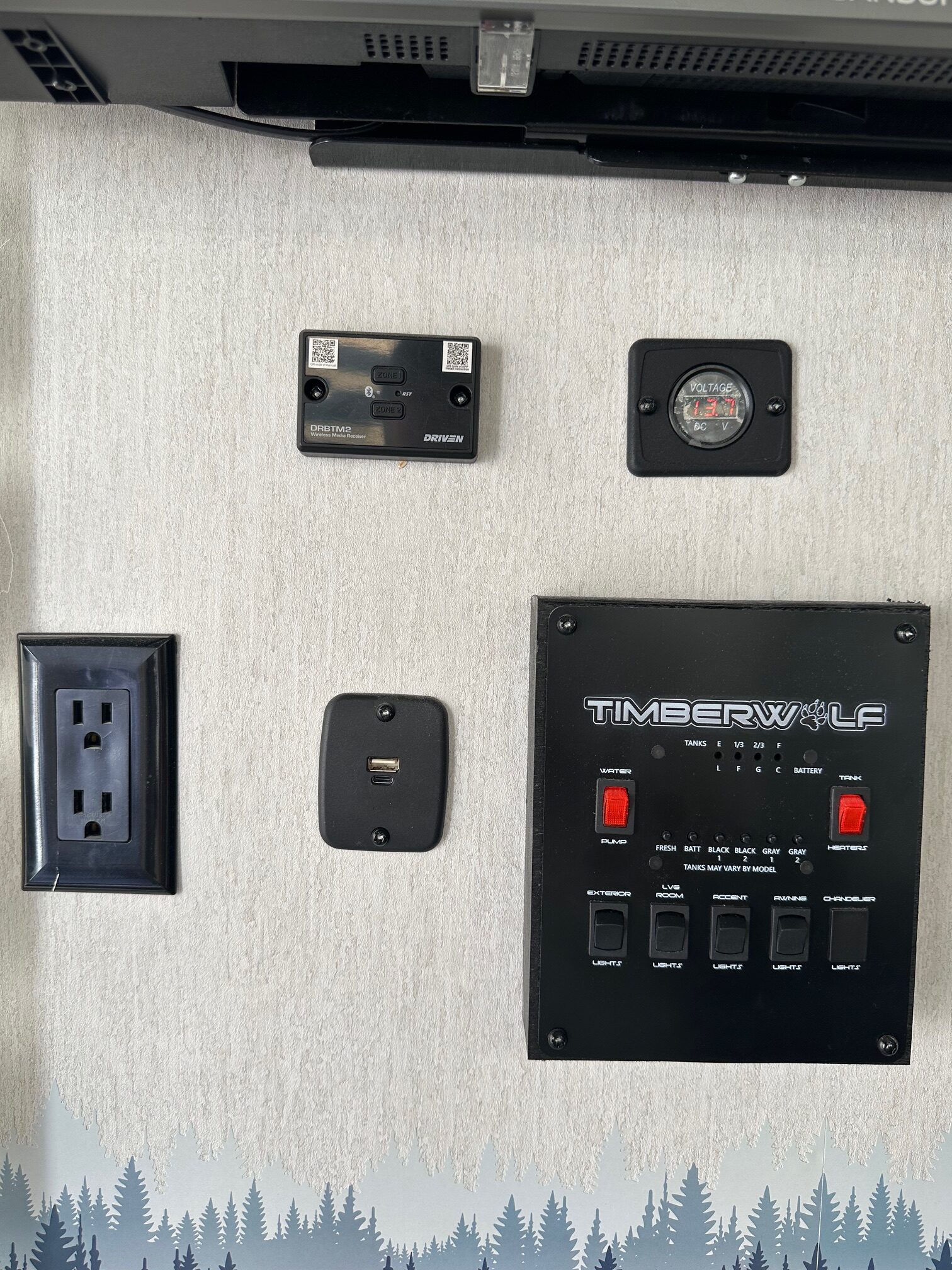 2024 Cherokee by Forest River Timberwolf 16ML Mini loft travel trailer – Like New! ON SALE NOW!