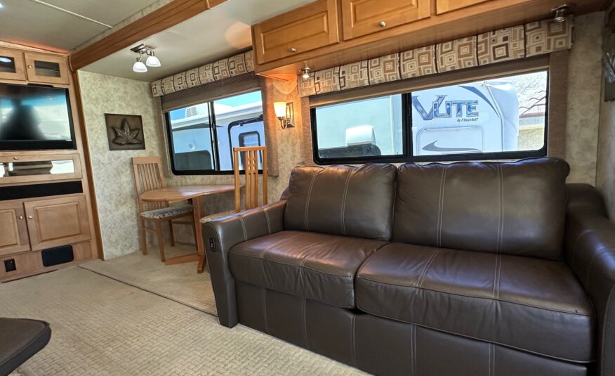 2009 Winnebago Itasca Latitude 39W Class A diesel pusher