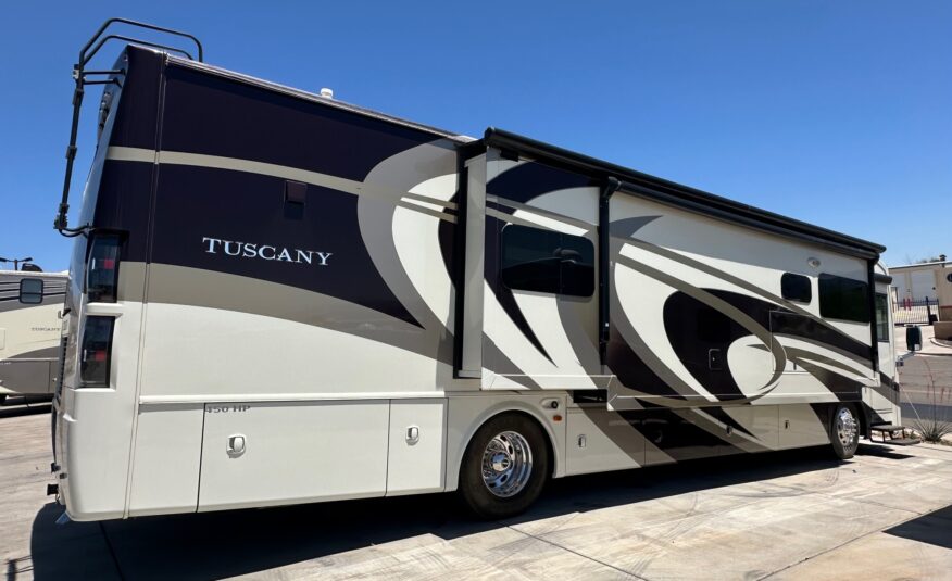 2015 Thor Tuscany 40DX Class A Diesel Pusher Motorhome – 1 1/2 bathrooms 