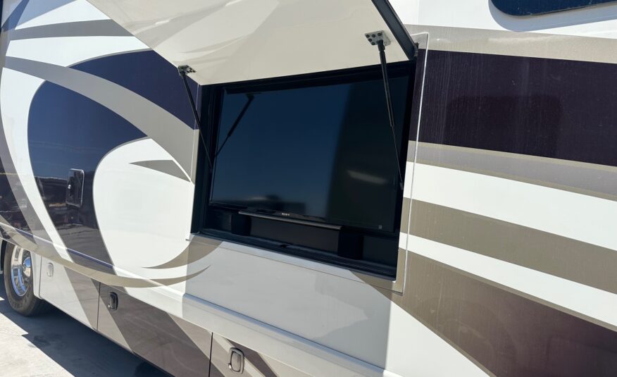2015 Thor Tuscany 40DX Class A Diesel Pusher Motorhome – 1 1/2 bathrooms 
