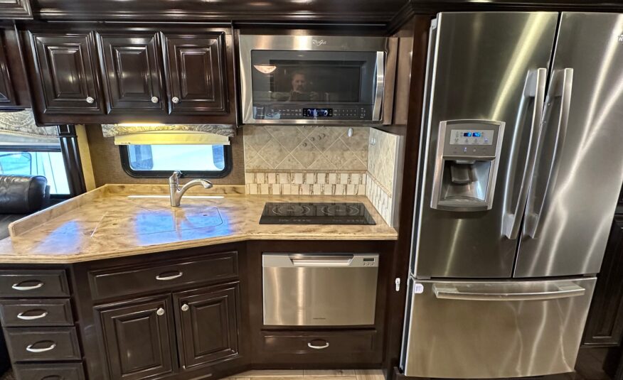 2015 Thor Tuscany 40DX Class A Diesel Pusher Motorhome – 1 1/2 bathrooms 