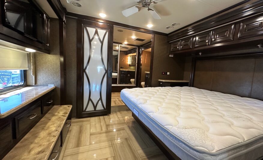 2015 Thor Tuscany 40DX Class A Diesel Pusher Motorhome – 1 1/2 bathrooms 
