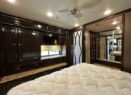 2015 Thor Tuscany 40DX Class A Diesel Pusher Motorhome – 1 1/2 bathrooms 