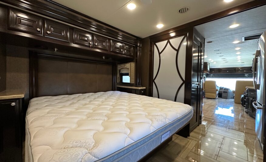 2015 Thor Tuscany 40DX Class A Diesel Pusher Motorhome – 1 1/2 bathrooms 