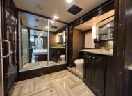 2015 Thor Tuscany 40DX Class A Diesel Pusher Motorhome – 1 1/2 bathrooms 