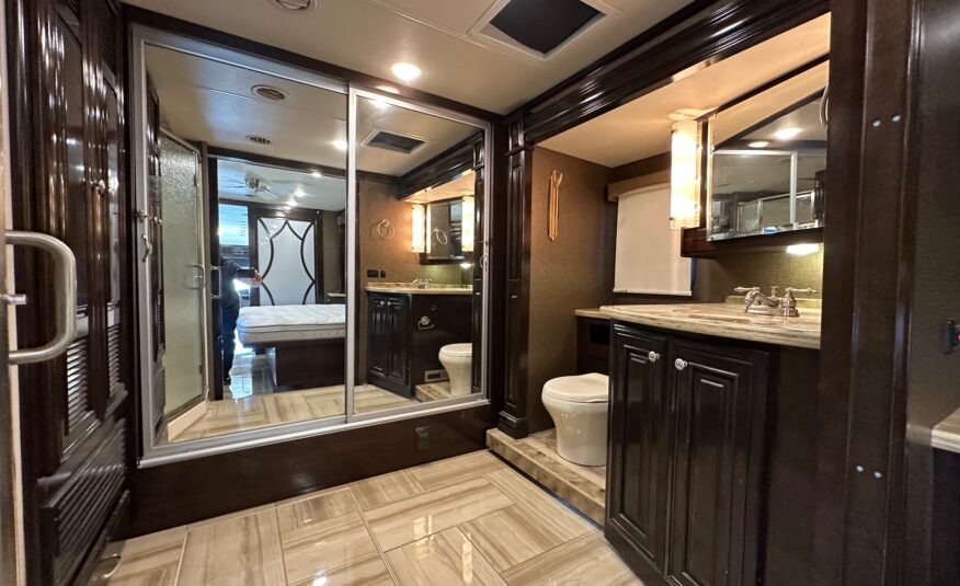 2015 Thor Tuscany 40DX Class A Diesel Pusher Motorhome – 1 1/2 bathrooms 