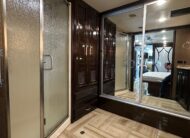 2015 Thor Tuscany 40DX Class A Diesel Pusher Motorhome – 1 1/2 bathrooms 