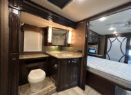 2015 Thor Tuscany 40DX Class A Diesel Pusher Motorhome – 1 1/2 bathrooms 