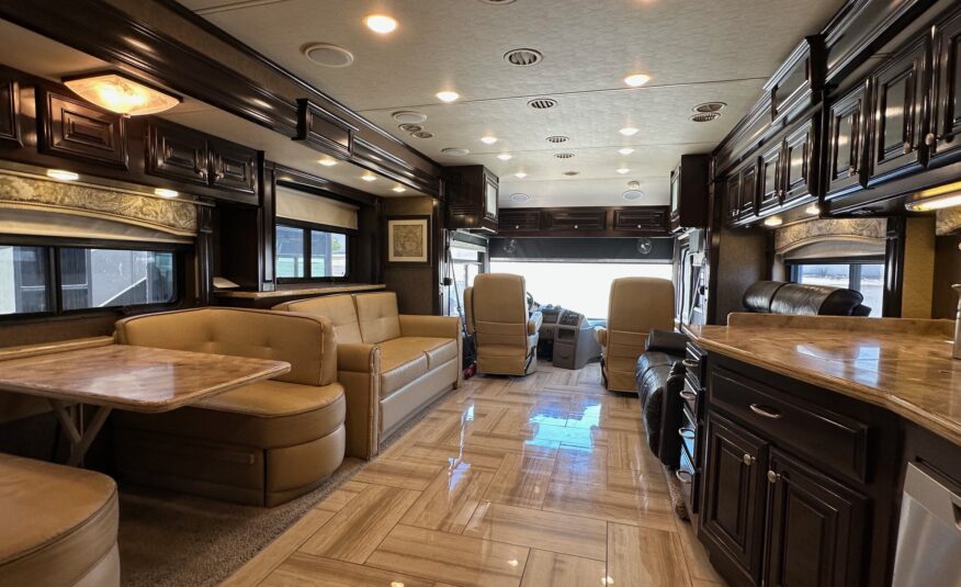 2015 Thor Tuscany 40DX Class A Diesel Pusher Motorhome – 1 1/2 bathrooms 